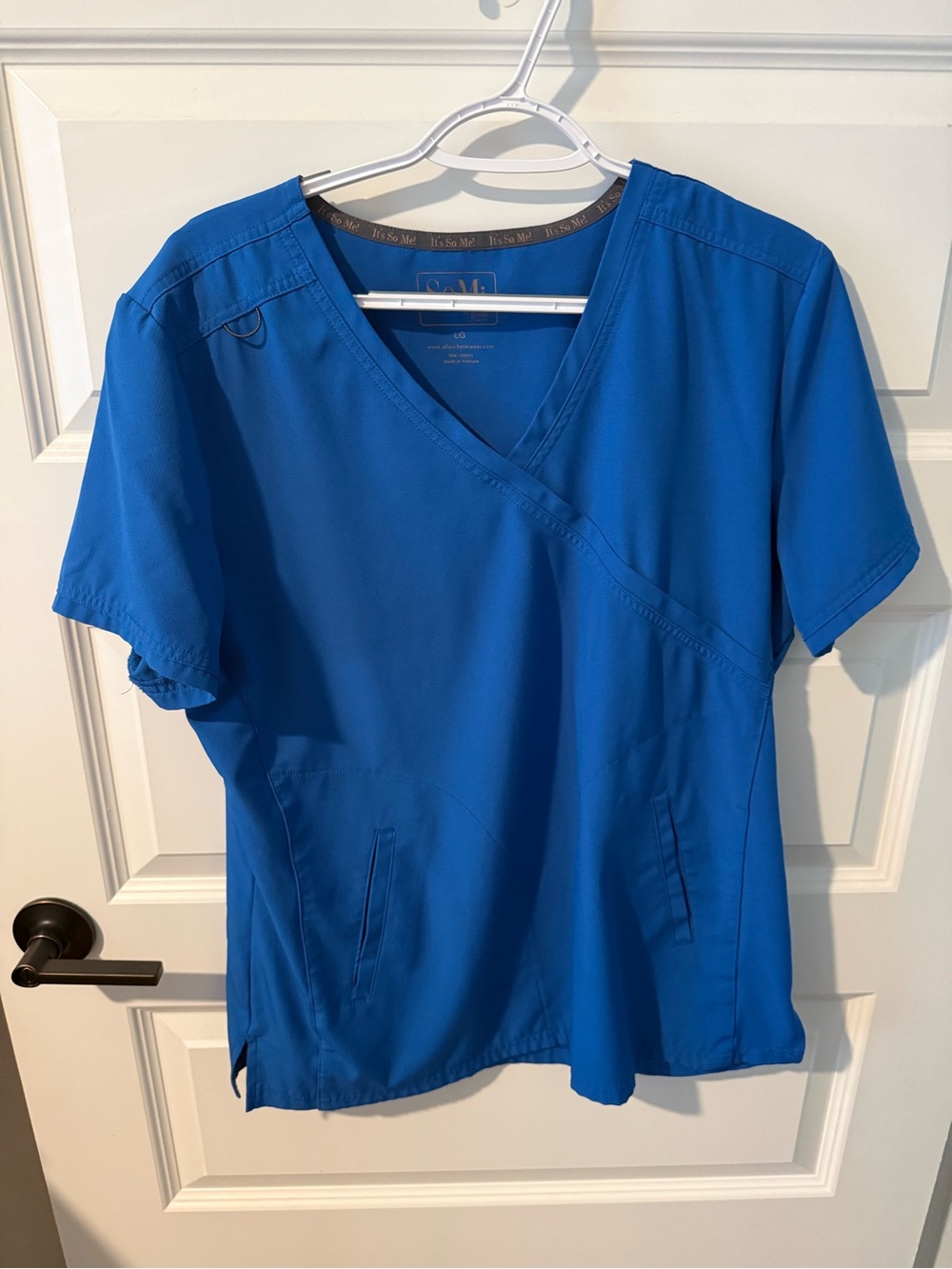 Short Sleeve V-Neck Scrub Top in Royal Blue